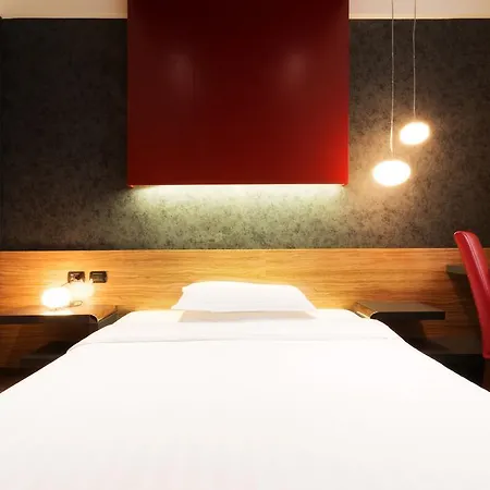 Huaxia Hotel