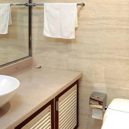 Huaxia Hotel 4*