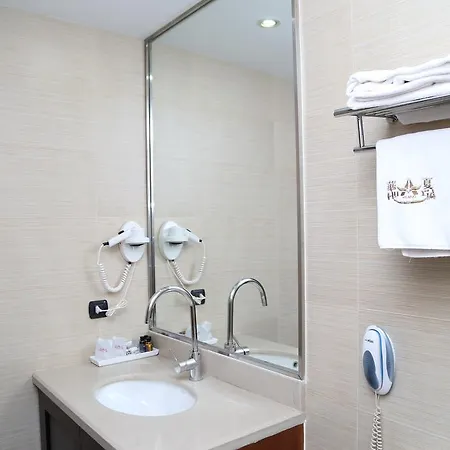 Huaxia Hotel 4*